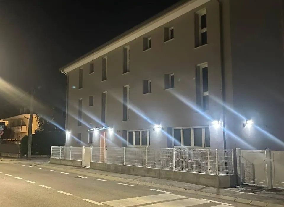 Garibaldi 16 Room-1